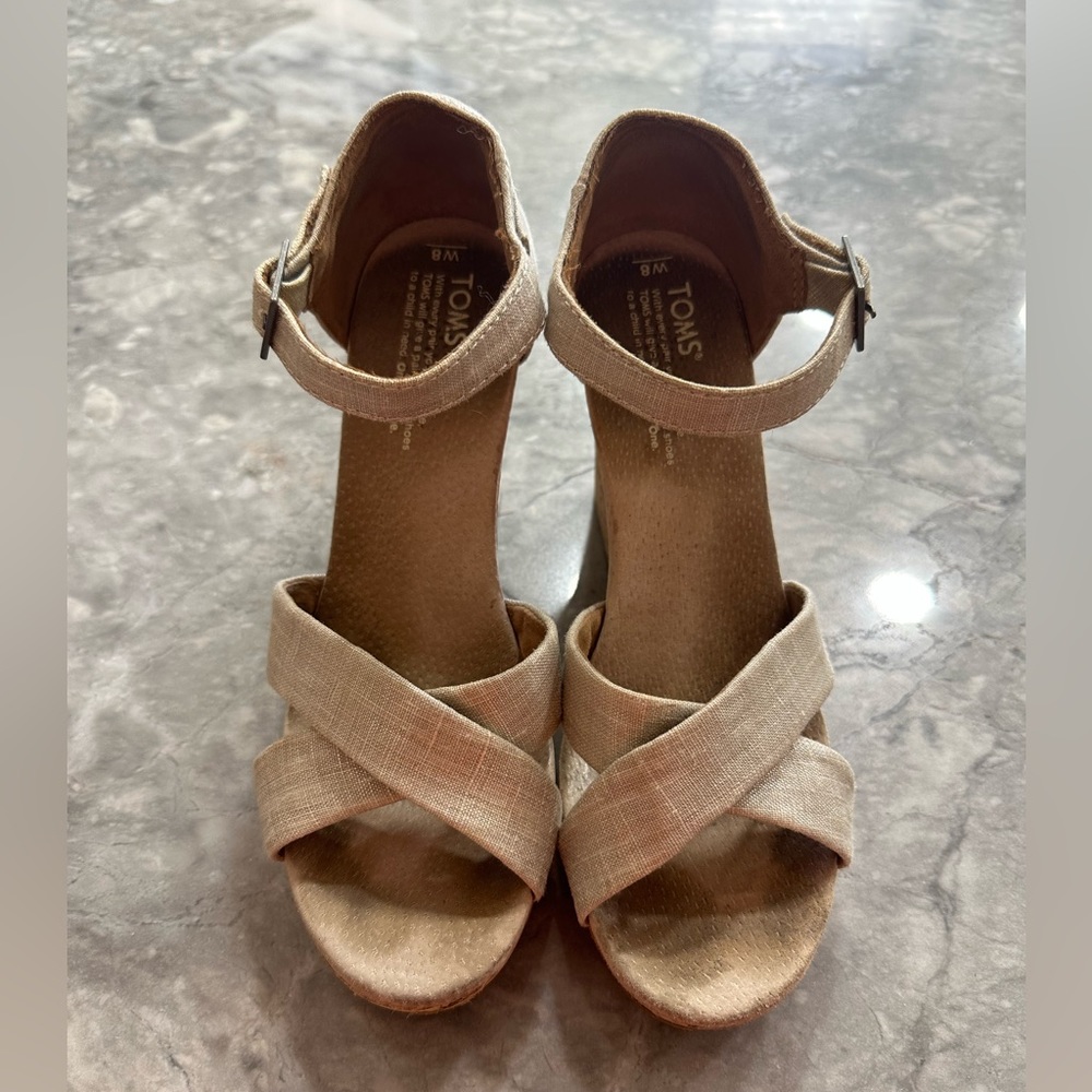 Tom’s cork wedge, champagne size 8